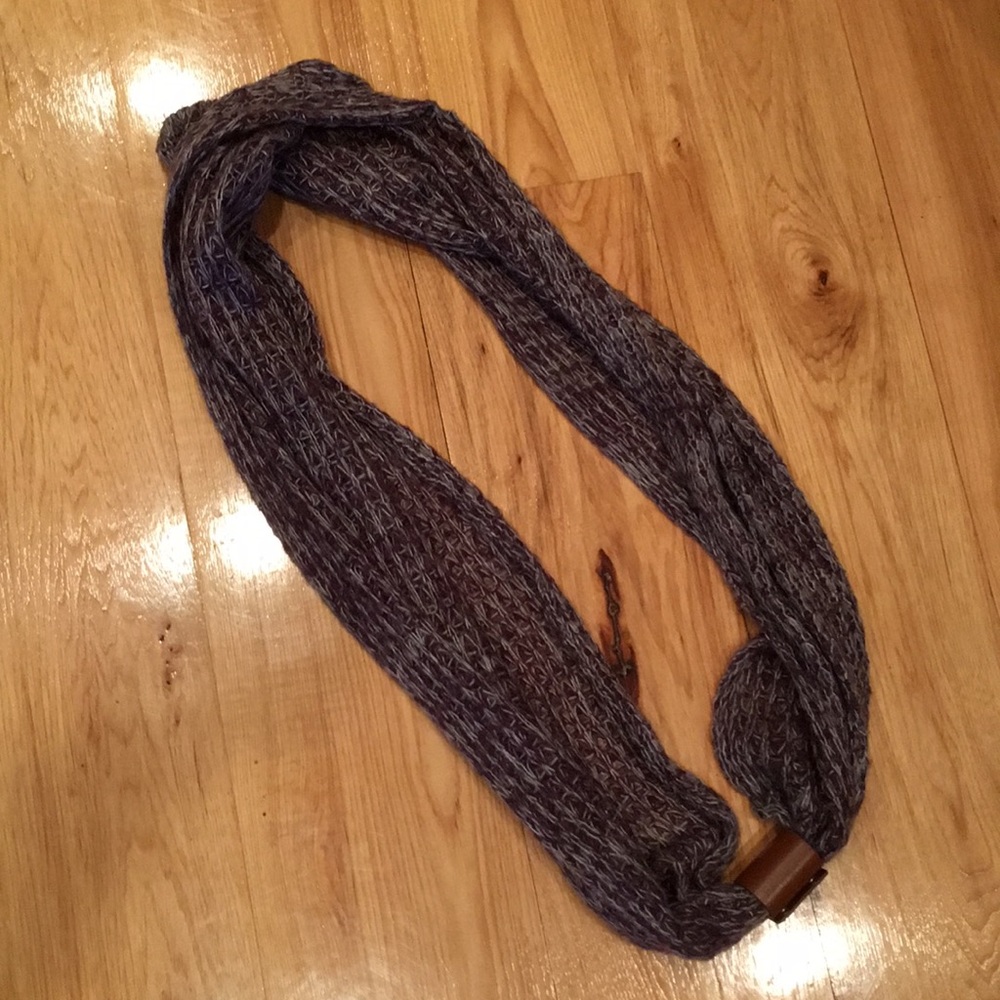 Scarf - Picture 2 of 4